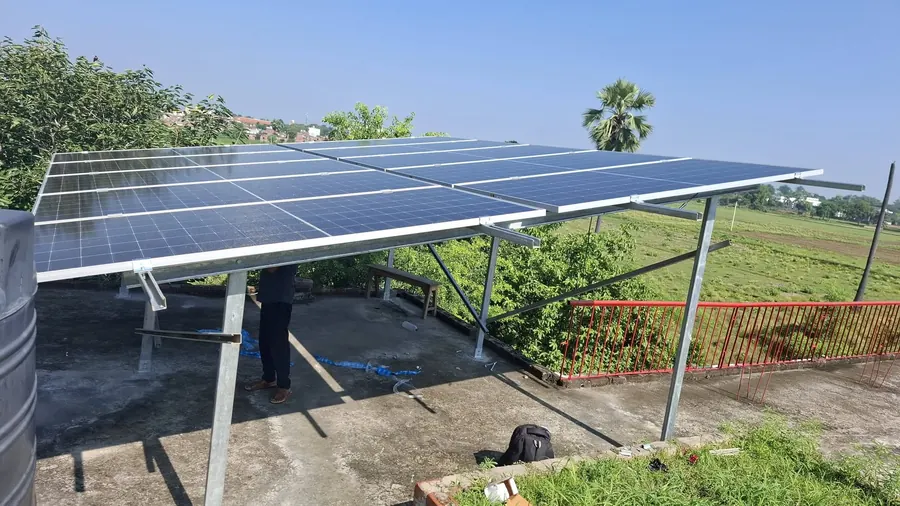 Installation des panneaux solaires, août 2026