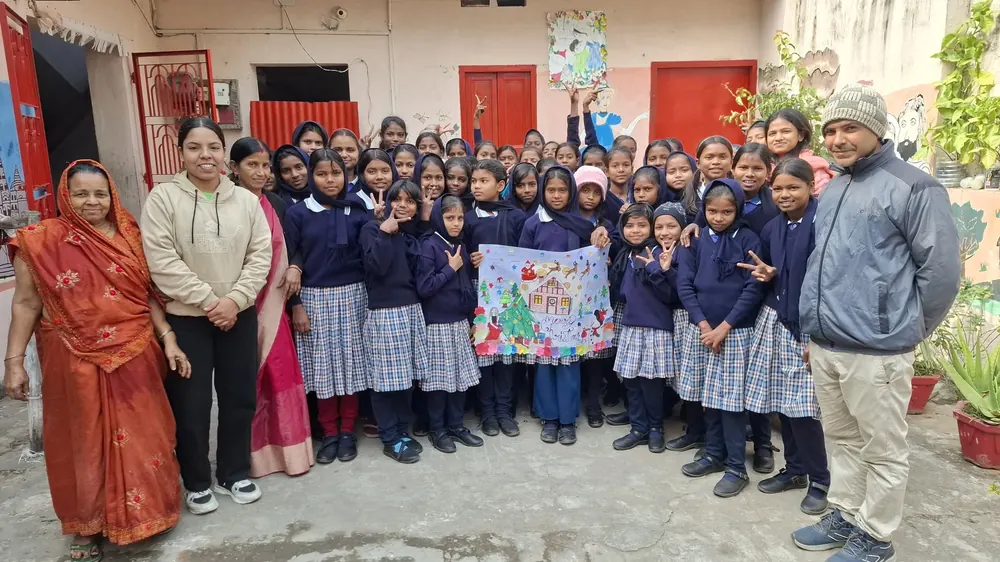 L'équipe de la Deedi's School avec les élèves